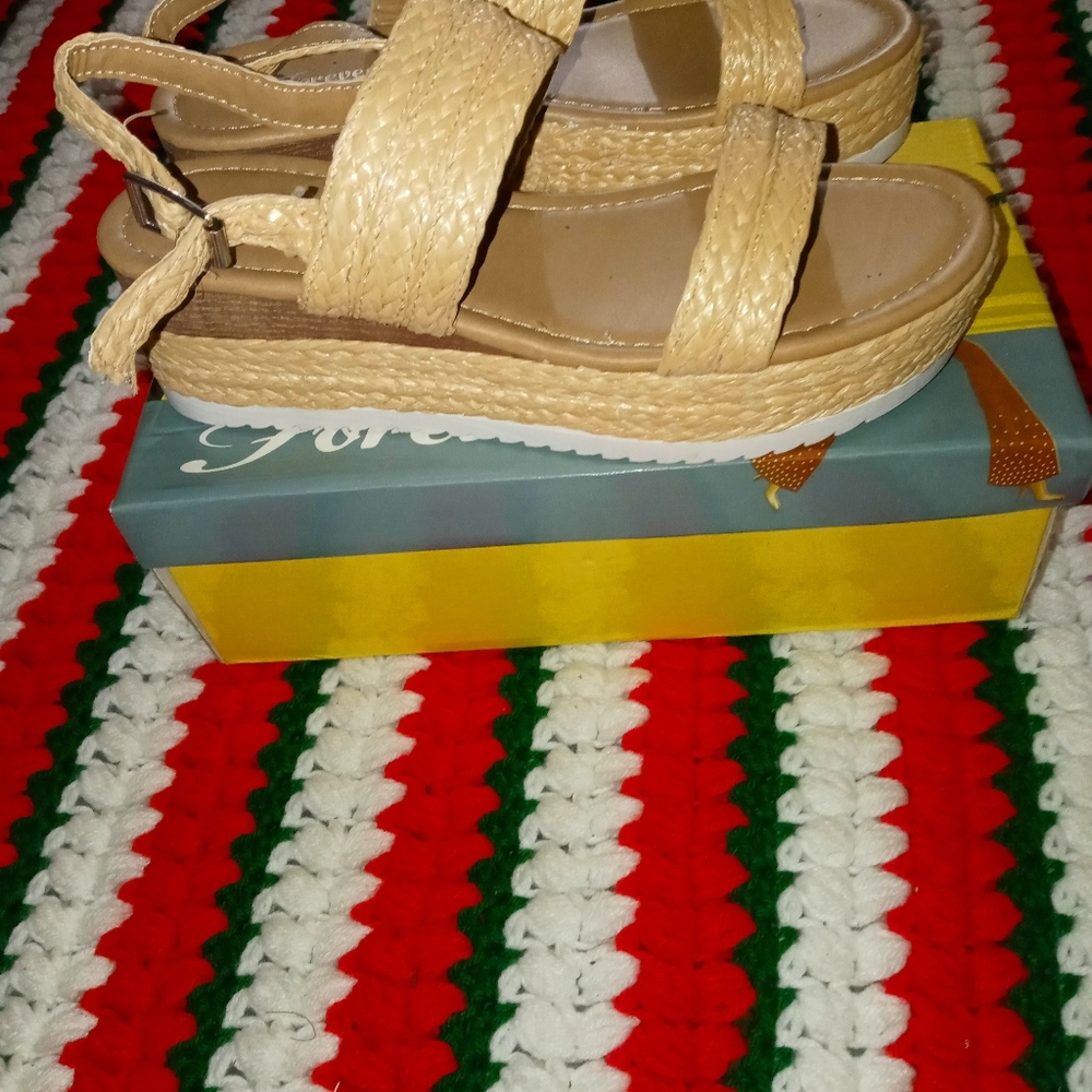 Biege sandals women's sz 8 1/2 biege in color never worn!